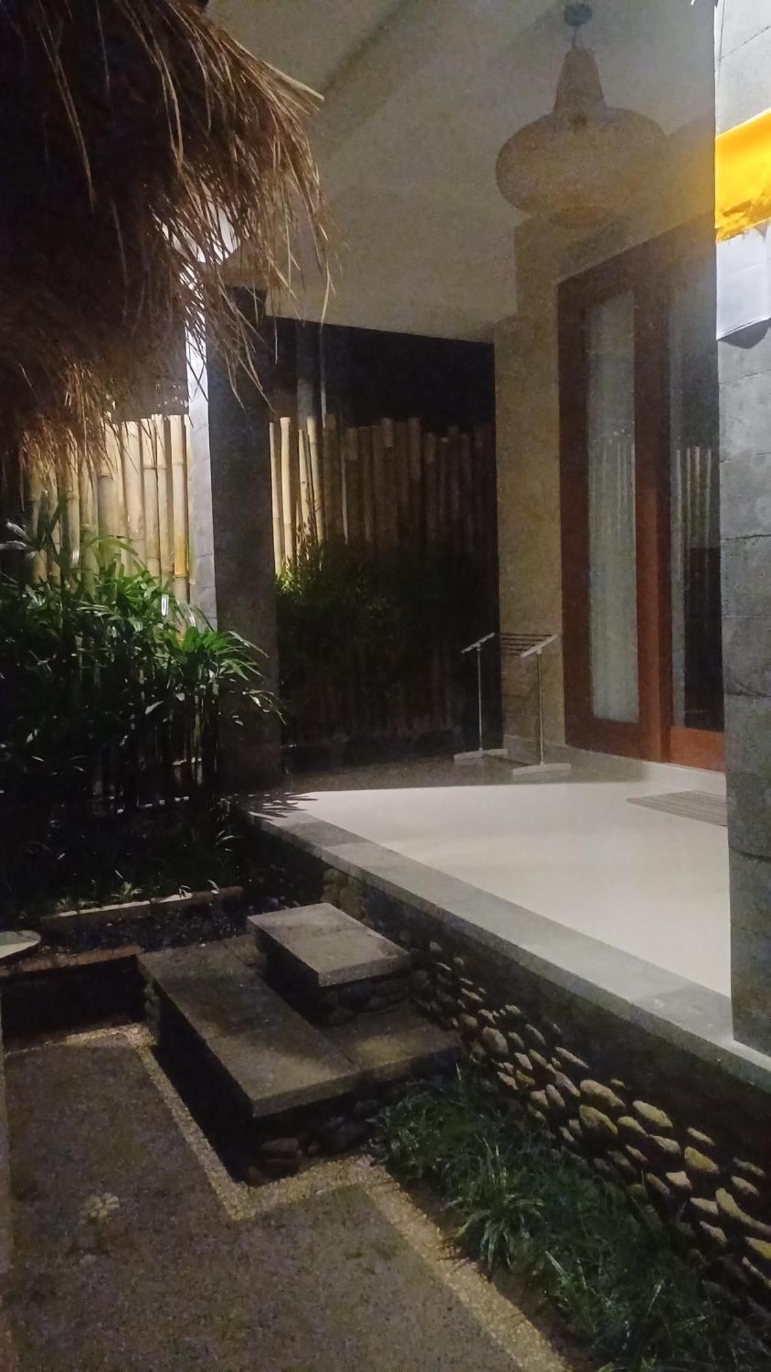Nugraha Guesthouse 1 Ubud  Exterior photo