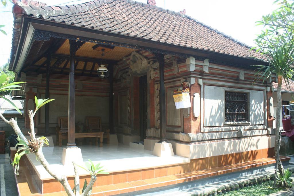 Nugraha Guesthouse 1 Ubud  Exterior photo