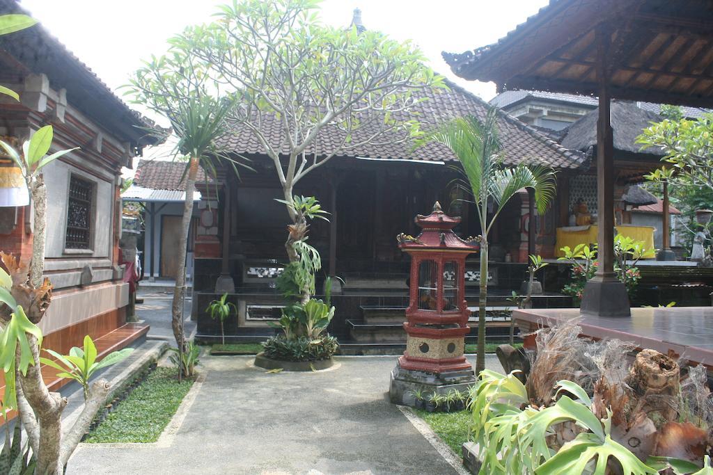 Nugraha Guesthouse 1 Ubud  Exterior photo